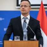 Szijjártó pomohol BYD do Maďarska, vzal funkciu a čelí vypočúvaniu
