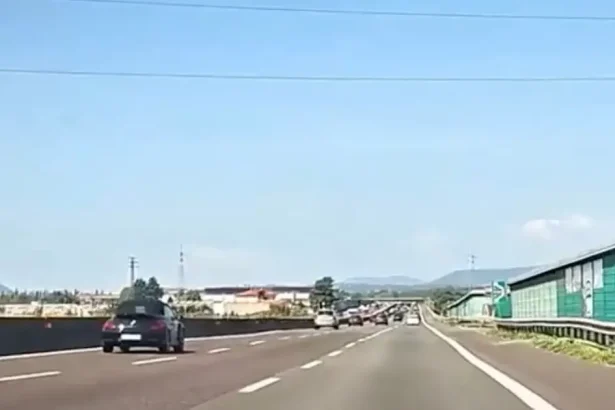 Taliani šoférujú na trojpruhovej diaľnici horšie ako Slováci. No majú eso v rukáve