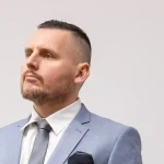 Televízia sa dištancuje, odborník to odsúdil, organizátori reagujú: Bombica v ringu?