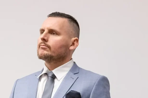 Televízia sa dištancuje, odborník to odsúdil, organizátori reagujú: Bombica v ringu?