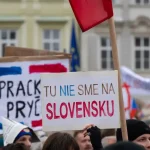 Tisíce Pražanov vyšli do ulíc proti zrušeniu koncesionárskych poplatkov