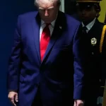 Trump hrozí Iránu úderom. Núdzové pristátie po zásahu pilota vyvolalo podozrenia
