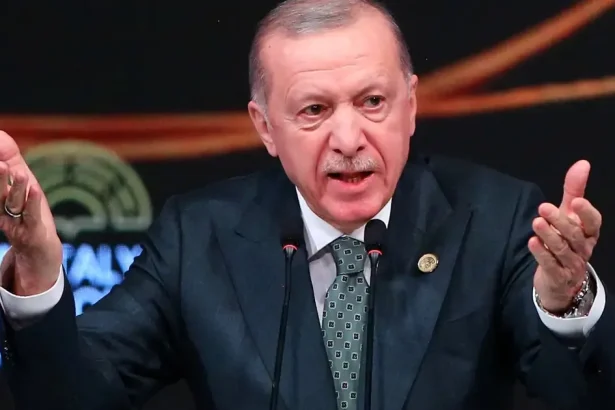 Turecký politický zvrat: Primátor opozičného Izmiru vstúpil do Erdoganovej strany