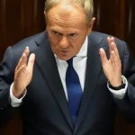 Tusk kritizuje ukrajinské oslavy UPA. Poľsko vraj stoplo rokovania o pomoci