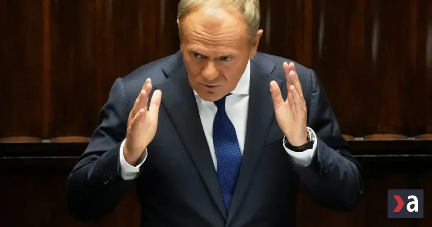 Tusk kritizuje ukrajinské oslavy UPA. Poľsko vraj stoplo rokovania o pomoci