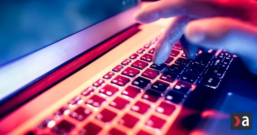 Umělá inteligence odhalila závažné problémy. Několik vládních webů čelí výpadkům