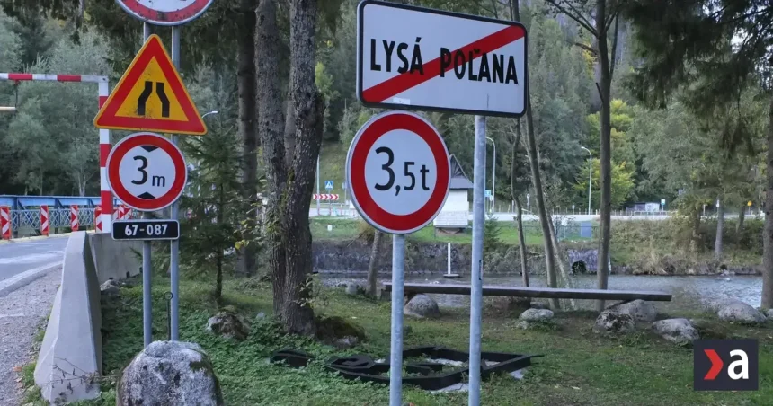 Unikátny tatranský dizajn potichu chátra. Namiesto záchrany kovaných kamzíkov nové vlajky?