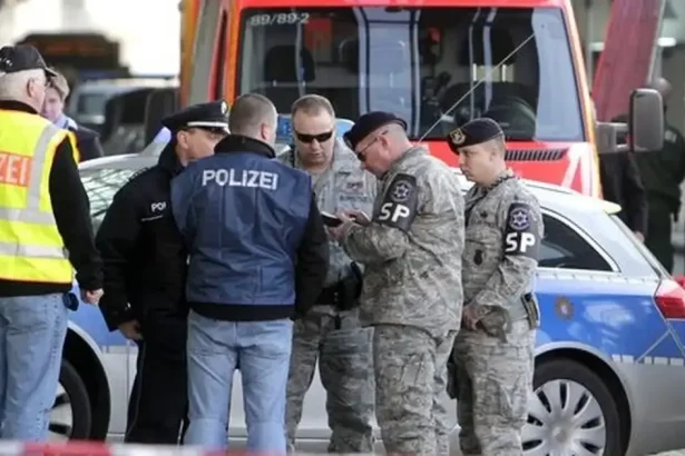 V Kolíne vyšetrujú sexuálny útok pomocou robota, ktorý mali mladíci vysielať naživo