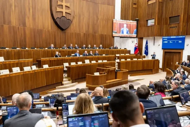V parlamente sa začal 19. rokovací deň. Poslanci hlasujú o rozpočte a vízii 2040