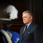 Vo vlakoch pokračuje polovičné cestovné aj v novembri, uviedol Fico