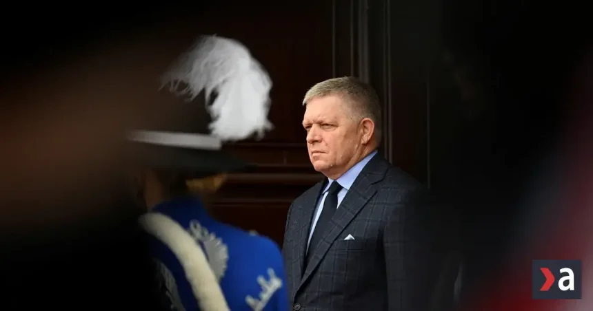 Vo vlakoch pokračuje polovičné cestovné aj v novembri, uviedol Fico
