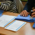 Voľby 2026: Miestnosti sa čoskoro zatvoria, prvé výsledky na ceste