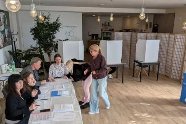 Voľby v dvoch obciach sprevádzali problémy: meškanie aj chybné lístky