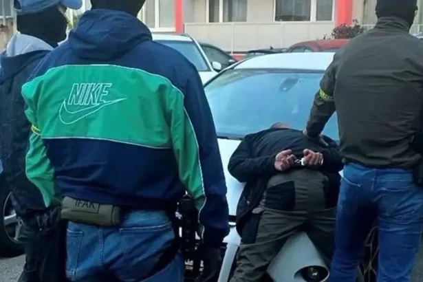Za peniaze dostal guľku do hlavy. ÚBOK po 15 rokoch zadržal obvineného z vraždy