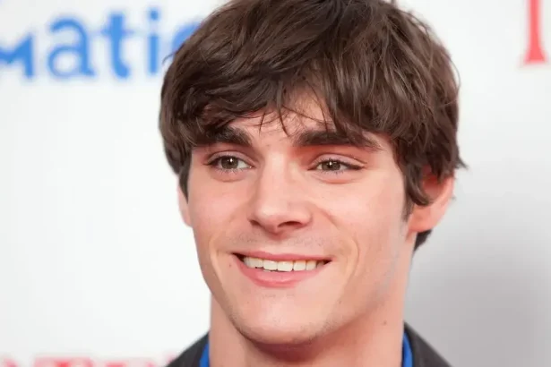 Zomrel herec R. J. Mitte známy zo seriálu Perníkový tatko, mal 34 rokov